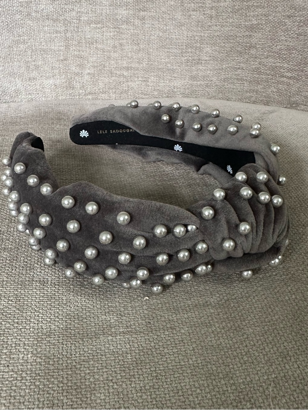 Like New Lele Sadoughi Velvet Faux Pearl Knotted Headband in gray/silver